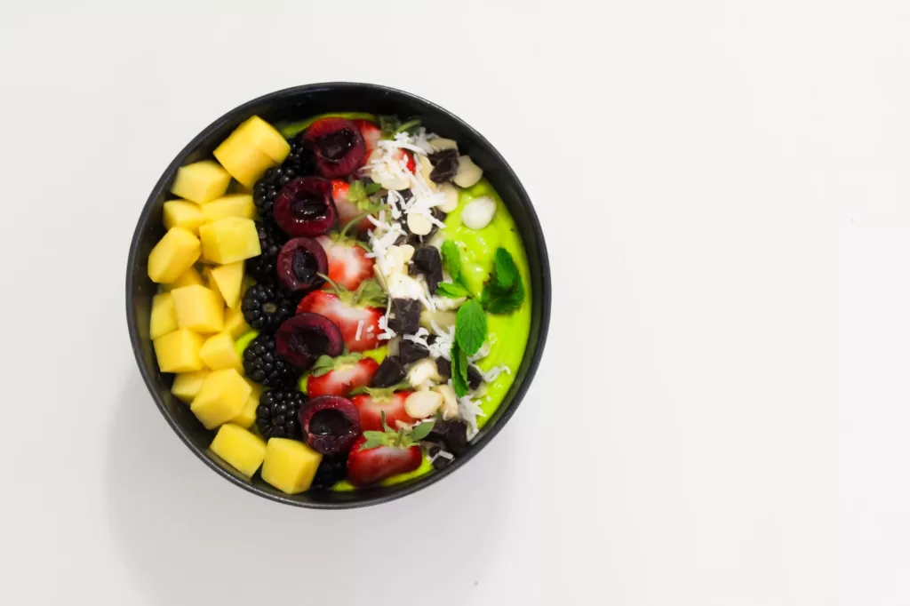 Sağlıklı Smoothie Bowl Tarifleri ve Süsleme İpuçları